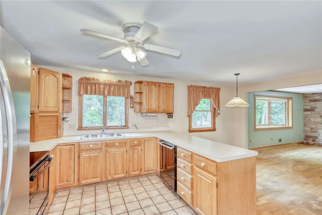 108 Fox Hall Drive, Irondequoit, New York 14609, Irondequoit, New York 14609, 3 Bedrooms Bedrooms, 6 Rooms Rooms,2 BathroomsBathrooms,Residential,Closed,108 Fox Hall Drive, Irondequoit, New York 14609,0,R1639969