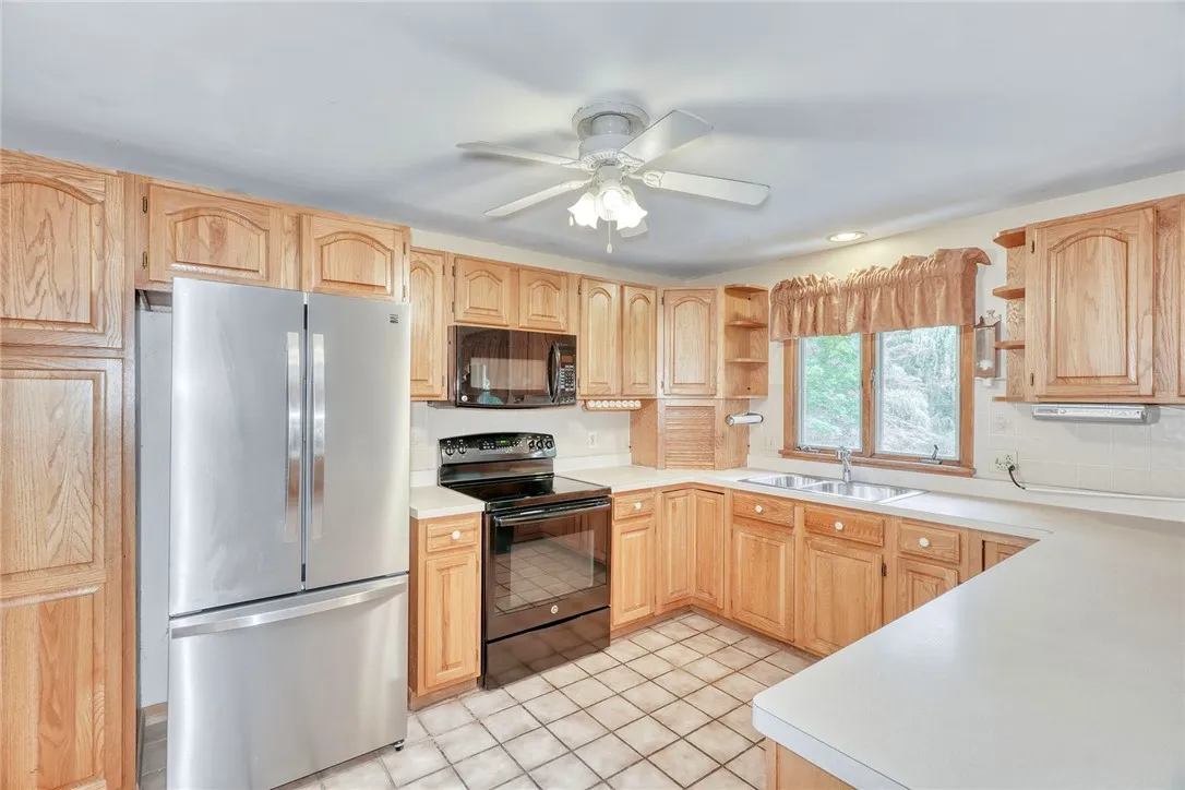 108 Fox Hall Drive, Irondequoit, New York 14609, Irondequoit, New York 14609, 3 Bedrooms Bedrooms, 6 Rooms Rooms,2 BathroomsBathrooms,Residential,Closed,108 Fox Hall Drive, Irondequoit, New York 14609,0,R1639969