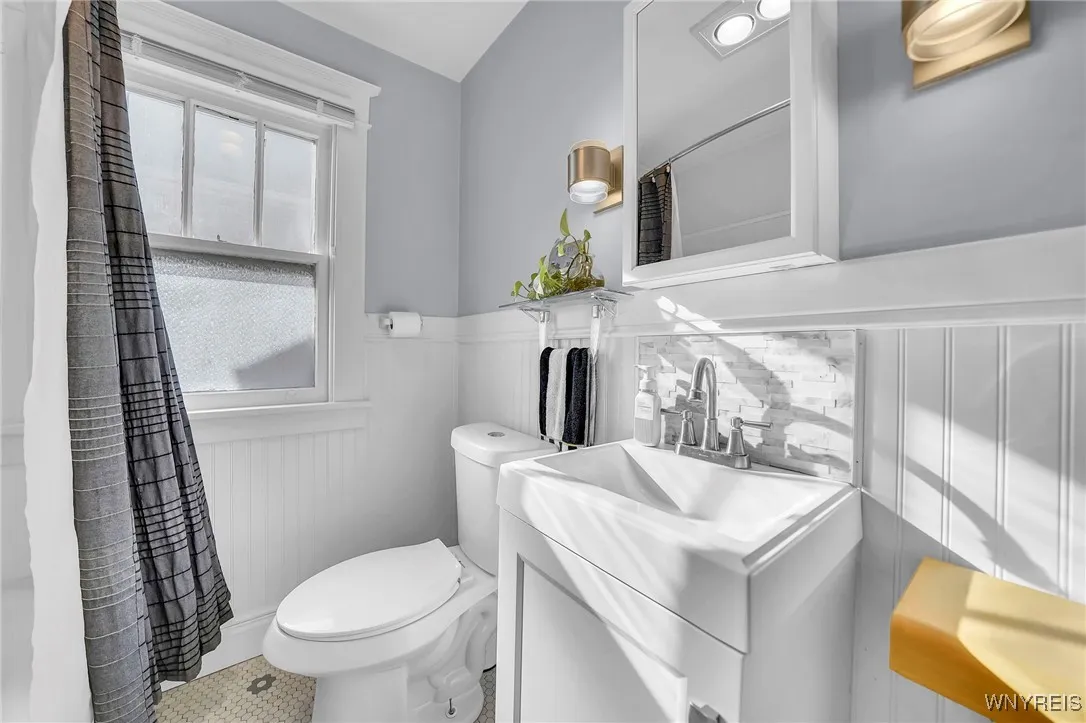314 School Street, Tonawanda, New York 14217, Tonawanda, New York 14217, 4 Bedrooms Bedrooms, 10 Rooms Rooms,1 BathroomBathrooms,Residential,For Sale,314 School Street, Tonawanda, New York 14217,0,B1639408