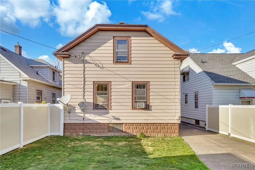 314 School Street, Tonawanda, New York 14217, Tonawanda, New York 14217, 4 Bedrooms Bedrooms, 10 Rooms Rooms,1 BathroomBathrooms,Residential,For Sale,314 School Street, Tonawanda, New York 14217,0,B1639408