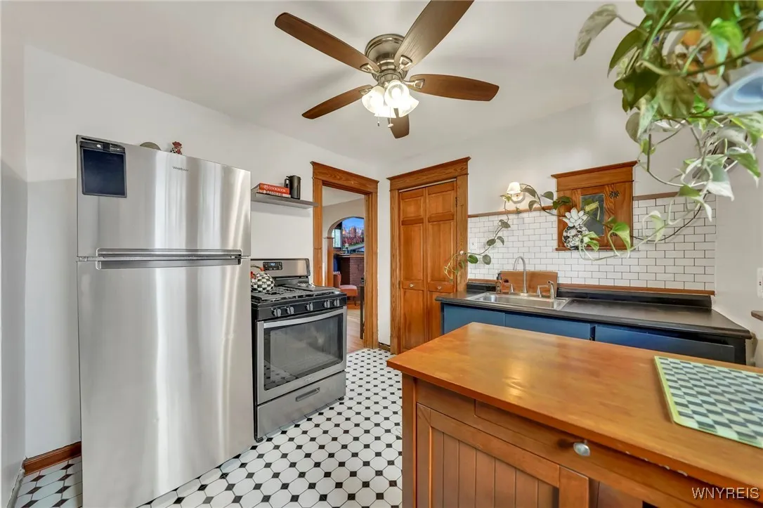 314 School Street, Tonawanda, New York 14217, Tonawanda, New York 14217, 4 Bedrooms Bedrooms, 10 Rooms Rooms,1 BathroomBathrooms,Residential,For Sale,314 School Street, Tonawanda, New York 14217,0,B1639408