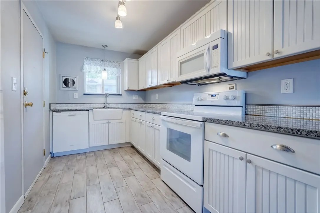 2434 East Avenue D, Brighton, New York 14610, Brighton, New York 14610, 1 Bedroom Bedrooms, 4 Rooms Rooms,1 BathroomBathrooms,Residential,Closed,2434 East Avenue D, Brighton, New York 14610,0,R1639535