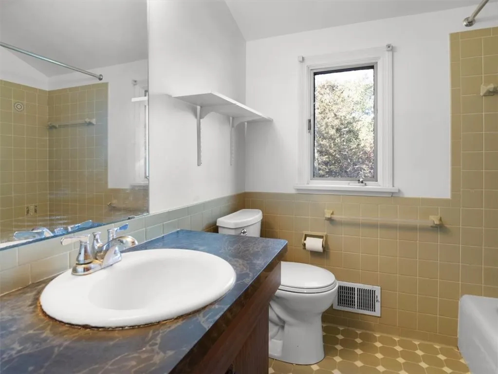 629 Bending Bough Drive, Webster, New York 14580, Webster, New York 14580, 3 Bedrooms Bedrooms, 3 Rooms Rooms,1 BathroomBathrooms,Residential,Closed,629 Bending Bough Drive, Webster, New York 14580,0,R1633241