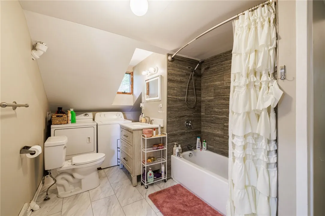 158 North Main Street, Perinton, New York 14450, Perinton, New York 14450, 5 Bedrooms Bedrooms, ,2 BathroomsBathrooms,Residential,Closed,158 North Main Street, Perinton, New York 14450,0,R1639420