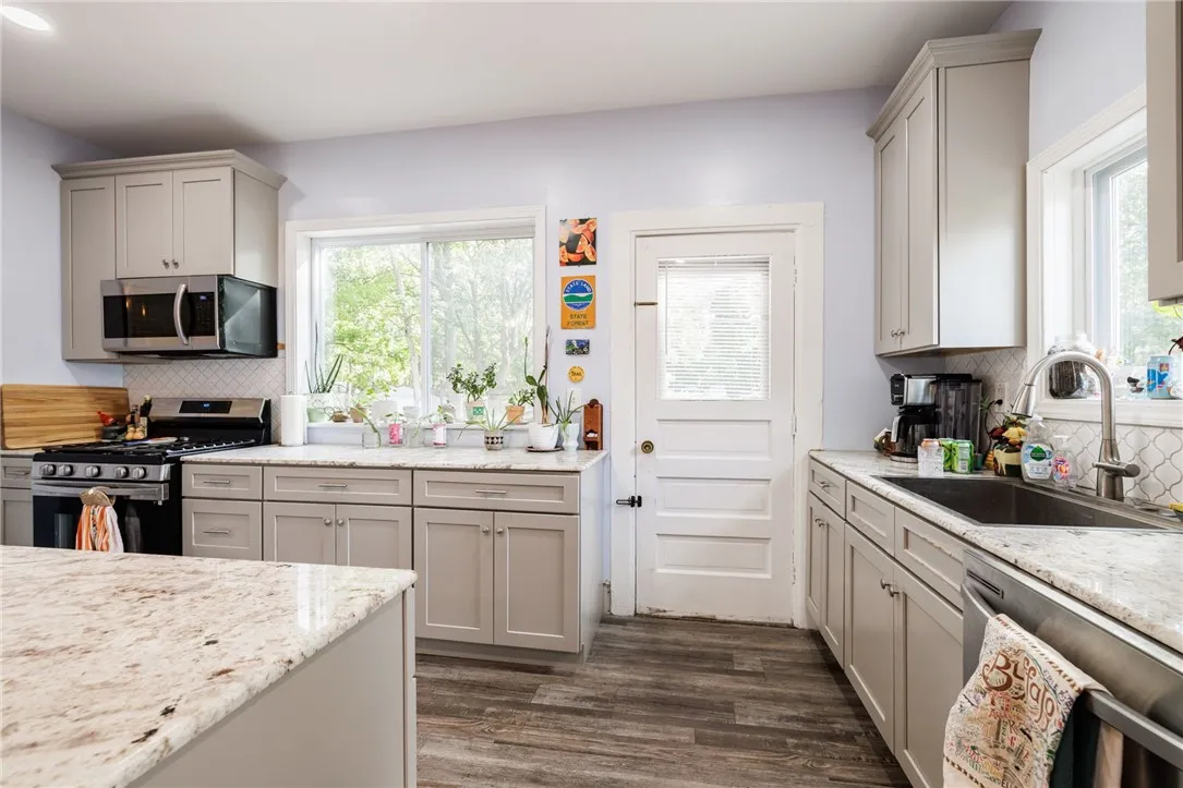 158 North Main Street, Perinton, New York 14450, Perinton, New York 14450, 5 Bedrooms Bedrooms, ,2 BathroomsBathrooms,Residential,Closed,158 North Main Street, Perinton, New York 14450,0,R1639420