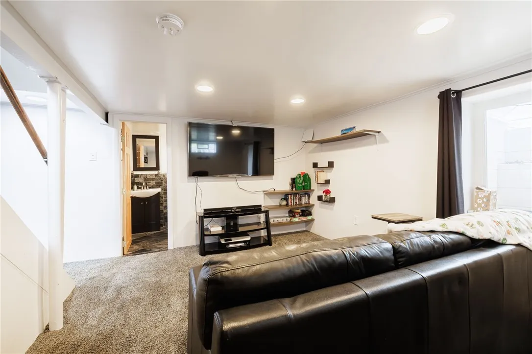 60 Peddington Circle, Henrietta, New York 14623, Henrietta, New York 14623, 3 Bedrooms Bedrooms, 8 Rooms Rooms,2 BathroomsBathrooms,Residential,Closed,60 Peddington Circle, Henrietta, New York 14623,0,R1638499