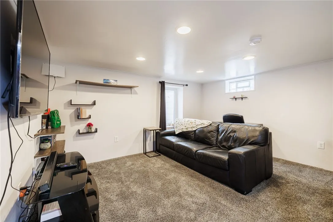 60 Peddington Circle, Henrietta, New York 14623, Henrietta, New York 14623, 3 Bedrooms Bedrooms, 8 Rooms Rooms,2 BathroomsBathrooms,Residential,Closed,60 Peddington Circle, Henrietta, New York 14623,0,R1638499