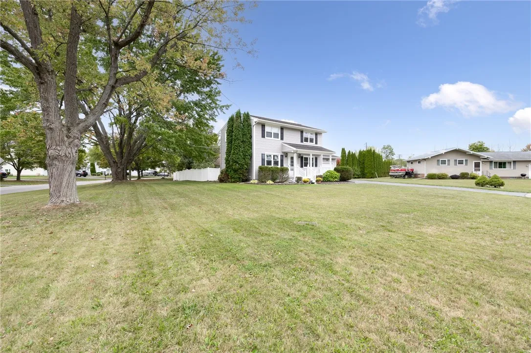 60 Peddington Circle, Henrietta, New York 14623, Henrietta, New York 14623, 3 Bedrooms Bedrooms, 8 Rooms Rooms,2 BathroomsBathrooms,Residential,Closed,60 Peddington Circle, Henrietta, New York 14623,0,R1638499