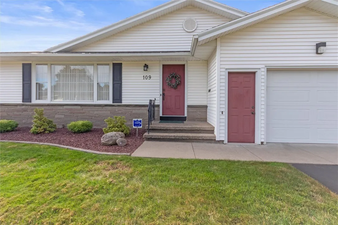 109 Drake Drive, Irondequoit, New York 14617, Irondequoit, New York 14617, 2 Bedrooms Bedrooms, 6 Rooms Rooms,1 BathroomBathrooms,Residential,Closed,109 Drake Drive, Irondequoit, New York 14617,0,R1639282