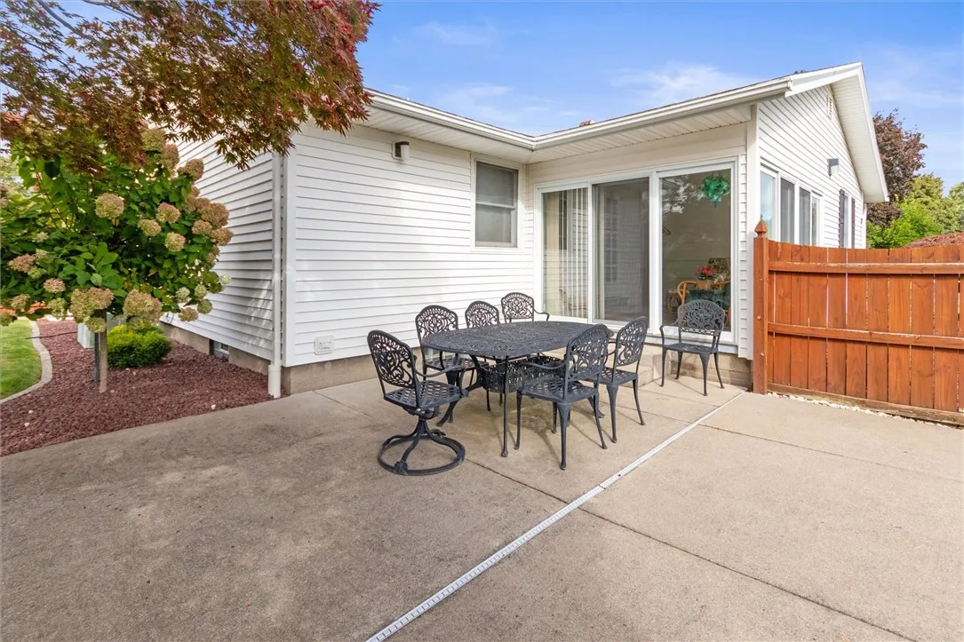 109 Drake Drive, Irondequoit, New York 14617, Irondequoit, New York 14617, 2 Bedrooms Bedrooms, 6 Rooms Rooms,1 BathroomBathrooms,Residential,Closed,109 Drake Drive, Irondequoit, New York 14617,0,R1639282