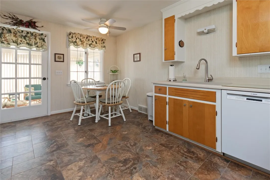 109 Drake Drive, Irondequoit, New York 14617, Irondequoit, New York 14617, 2 Bedrooms Bedrooms, 6 Rooms Rooms,1 BathroomBathrooms,Residential,Closed,109 Drake Drive, Irondequoit, New York 14617,0,R1639282