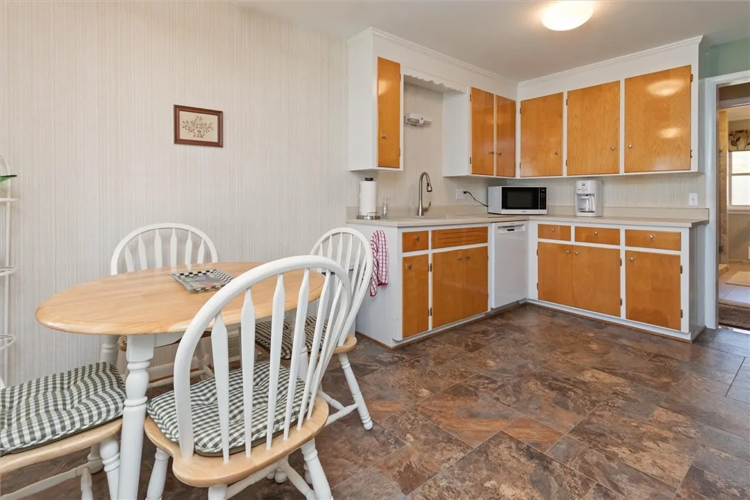 109 Drake Drive, Irondequoit, New York 14617, Irondequoit, New York 14617, 2 Bedrooms Bedrooms, 6 Rooms Rooms,1 BathroomBathrooms,Residential,Closed,109 Drake Drive, Irondequoit, New York 14617,0,R1639282