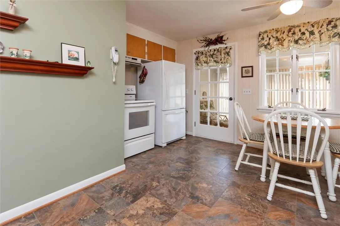 109 Drake Drive, Irondequoit, New York 14617, Irondequoit, New York 14617, 2 Bedrooms Bedrooms, 6 Rooms Rooms,1 BathroomBathrooms,Residential,Closed,109 Drake Drive, Irondequoit, New York 14617,0,R1639282