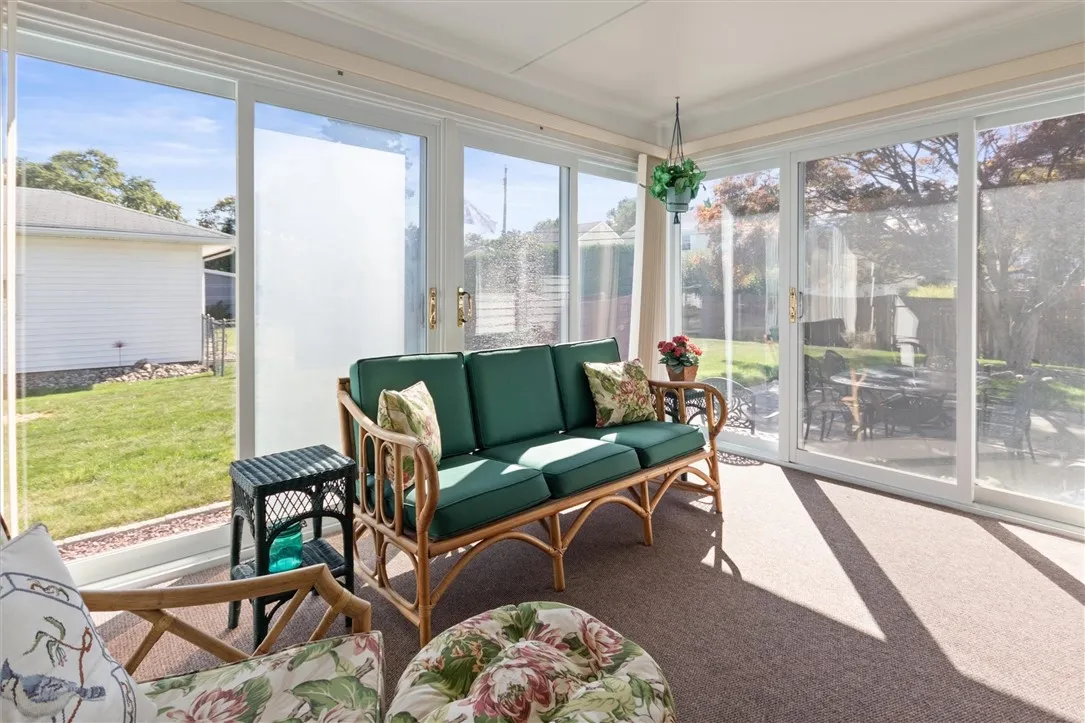 109 Drake Drive, Irondequoit, New York 14617, Irondequoit, New York 14617, 2 Bedrooms Bedrooms, 6 Rooms Rooms,1 BathroomBathrooms,Residential,Closed,109 Drake Drive, Irondequoit, New York 14617,0,R1639282