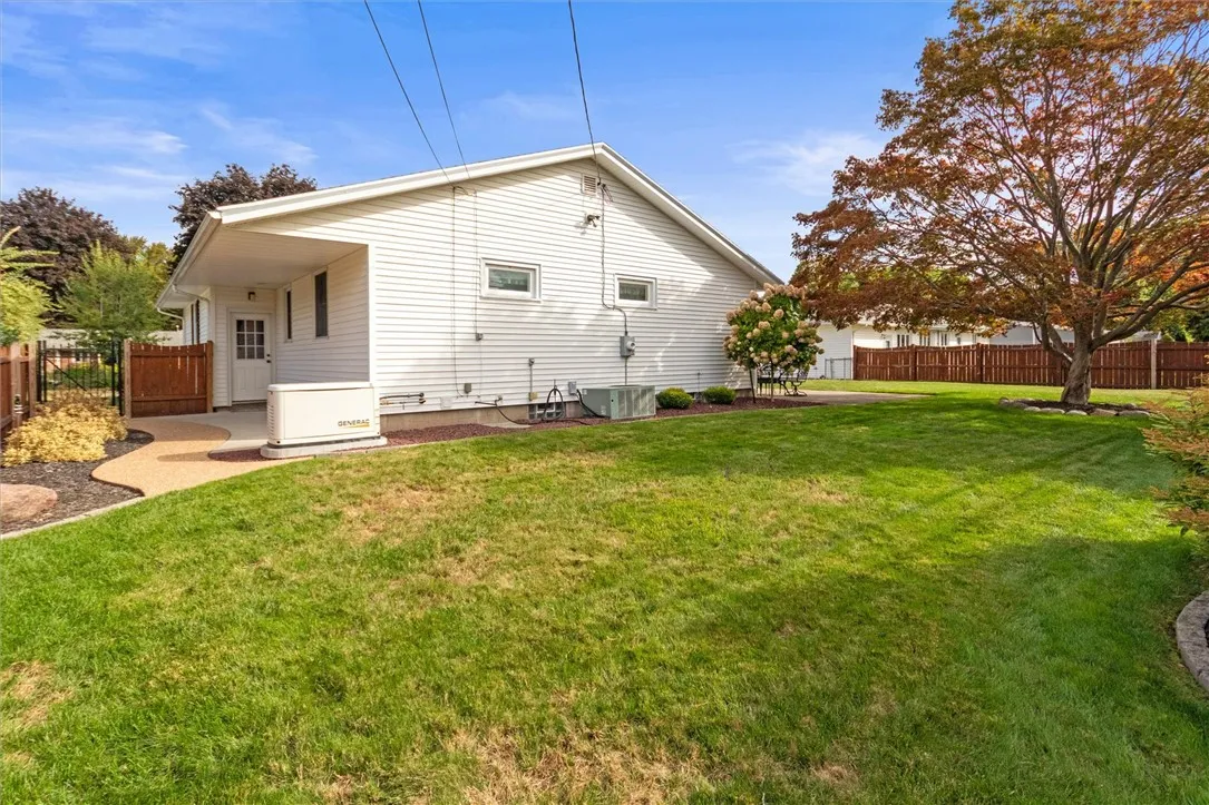 109 Drake Drive, Irondequoit, New York 14617, Irondequoit, New York 14617, 2 Bedrooms Bedrooms, 6 Rooms Rooms,1 BathroomBathrooms,Residential,Closed,109 Drake Drive, Irondequoit, New York 14617,0,R1639282