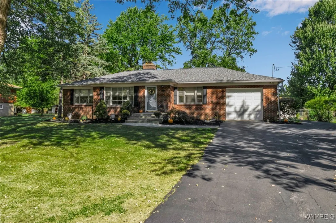 8936 The Fairways, Clarence, New York 14031, Clarence, New York 14031, 3 Bedrooms Bedrooms, 8 Rooms Rooms,2 BathroomsBathrooms,Residential,For Sale,8936 The Fairways, Clarence, New York 14031,0,B1637505