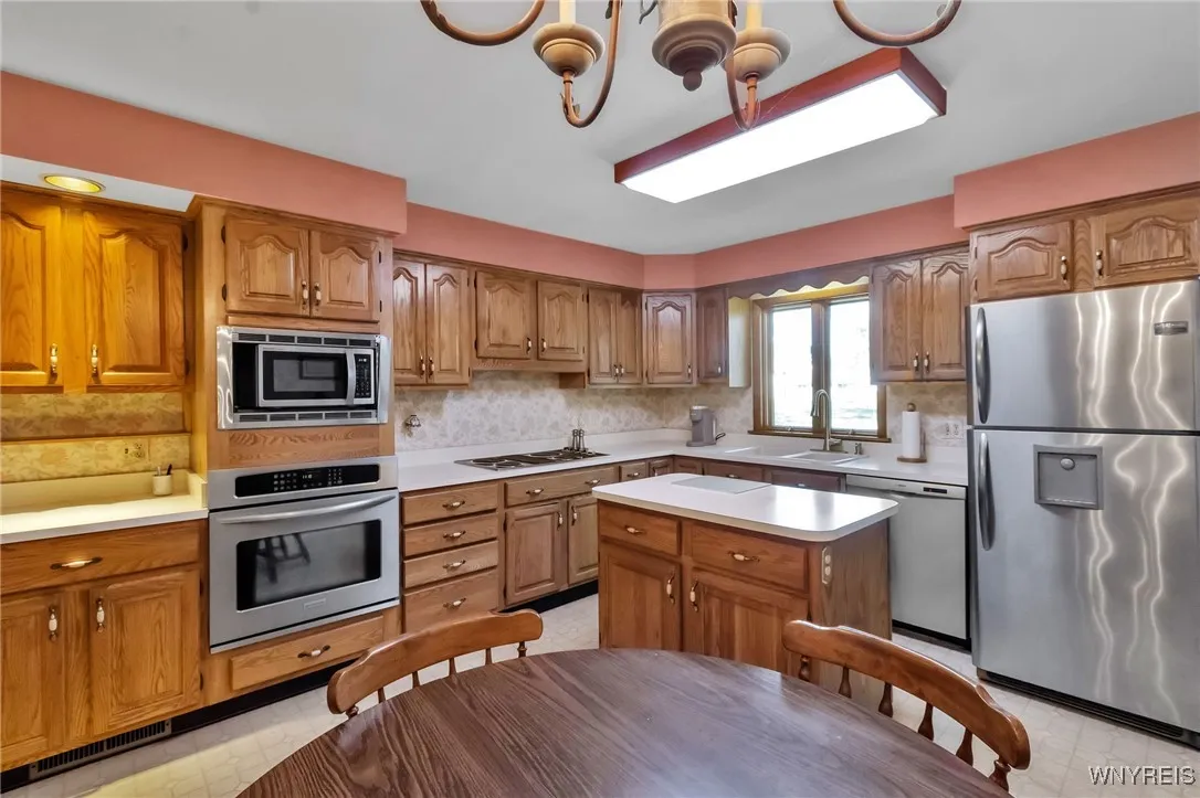 8936 The Fairways, Clarence, New York 14031, Clarence, New York 14031, 3 Bedrooms Bedrooms, 8 Rooms Rooms,2 BathroomsBathrooms,Residential,For Sale,8936 The Fairways, Clarence, New York 14031,0,B1637505