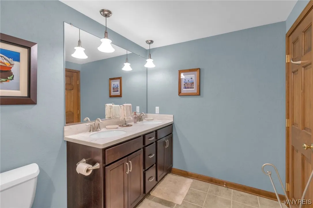 5085 Meadowbrook Road, Clarence, New York 14221, Clarence, New York 14221, 3 Bedrooms Bedrooms, 10 Rooms Rooms,2 BathroomsBathrooms,Residential,Closed,5085 Meadowbrook Road, Clarence, New York 14221,0,B1639649