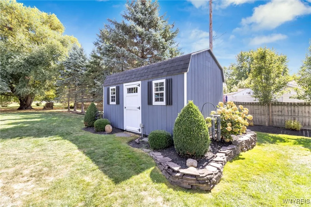 5085 Meadowbrook Road, Clarence, New York 14221, Clarence, New York 14221, 3 Bedrooms Bedrooms, 10 Rooms Rooms,2 BathroomsBathrooms,Residential,Closed,5085 Meadowbrook Road, Clarence, New York 14221,0,B1639649