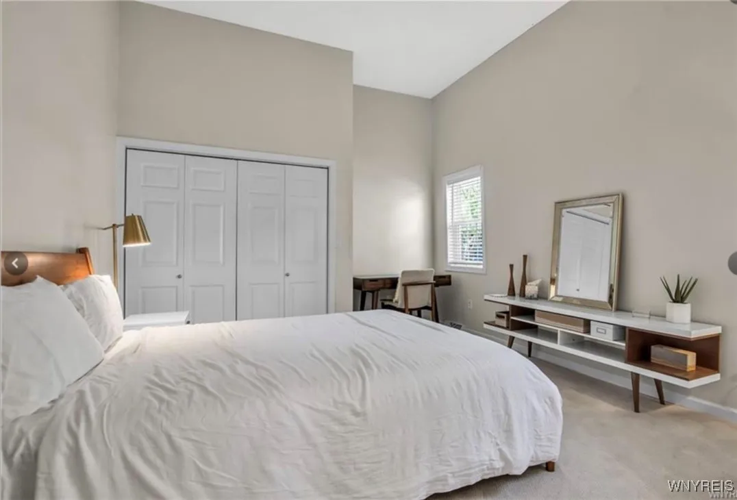 185 York Street 1, Buffalo, New York 14213, Buffalo, New York 14213, 2 Bedrooms Bedrooms, 5 Rooms Rooms,2 BathroomsBathrooms,Residential Lease,For Rent,185 York Street 1, Buffalo, New York 14213,0,B1637628