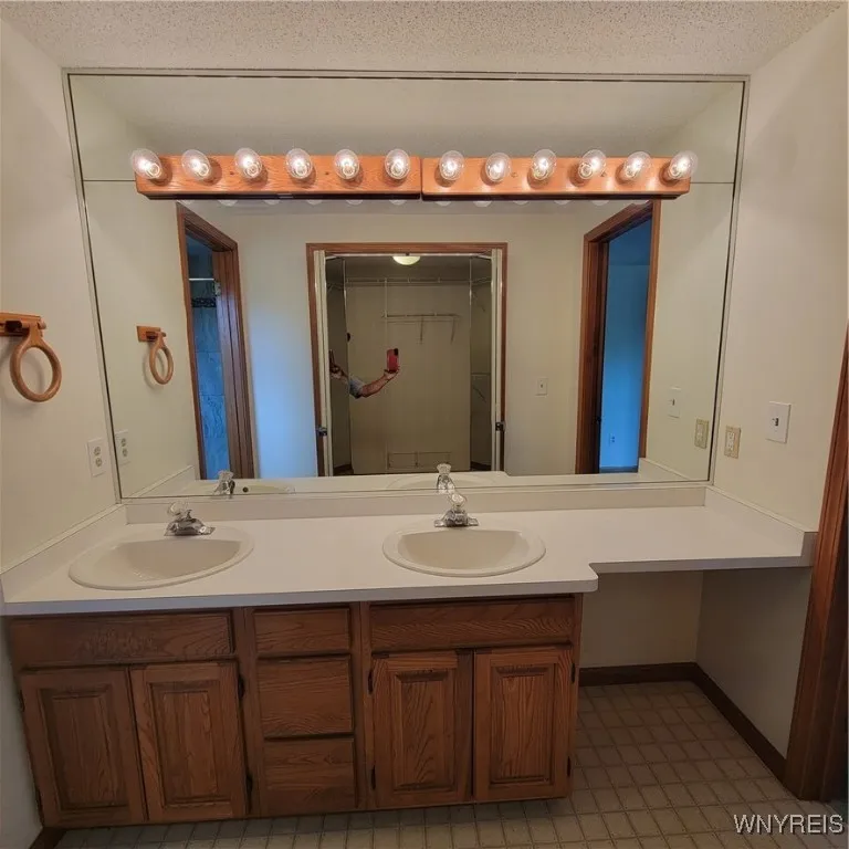 1220 Campbell Boulevard, Amherst, New York 14228, Amherst, New York 14228, 4 Bedrooms Bedrooms, 8 Rooms Rooms,2 BathroomsBathrooms,Residential,For Sale,1220 Campbell Boulevard, Amherst, New York 14228,0,B1639143