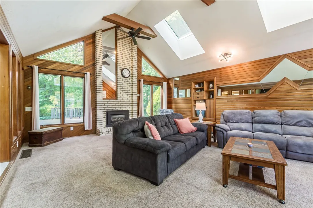 196 Creighton Lane, Greece, New York 14612, Greece, New York 14612, 4 Bedrooms Bedrooms, 8 Rooms Rooms,2 BathroomsBathrooms,Residential,Closed,196 Creighton Lane, Greece, New York 14612,0,R1639044