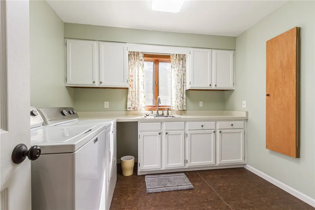 196 Creighton Lane, Greece, New York 14612, Greece, New York 14612, 4 Bedrooms Bedrooms, 8 Rooms Rooms,2 BathroomsBathrooms,Residential,Closed,196 Creighton Lane, Greece, New York 14612,0,R1639044