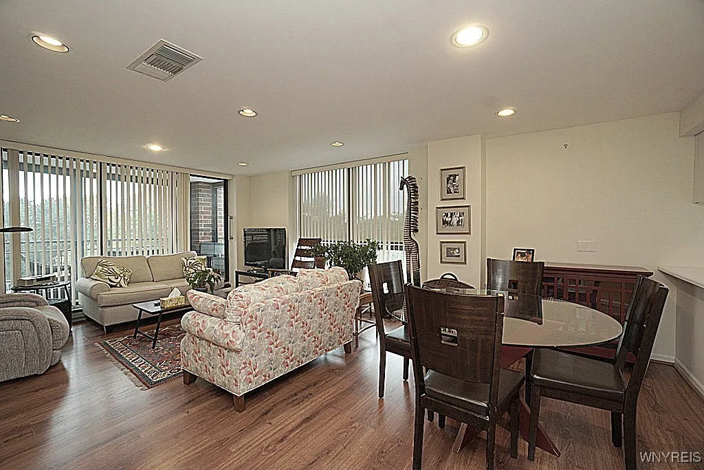 75 Ojibwa 301, Buffalo, New York 14202, Buffalo, New York 14202, 2 Bedrooms Bedrooms, 6 Rooms Rooms,2 BathroomsBathrooms,Residential,For Sale,75 Ojibwa 301, Buffalo, New York 14202,0,B1639807