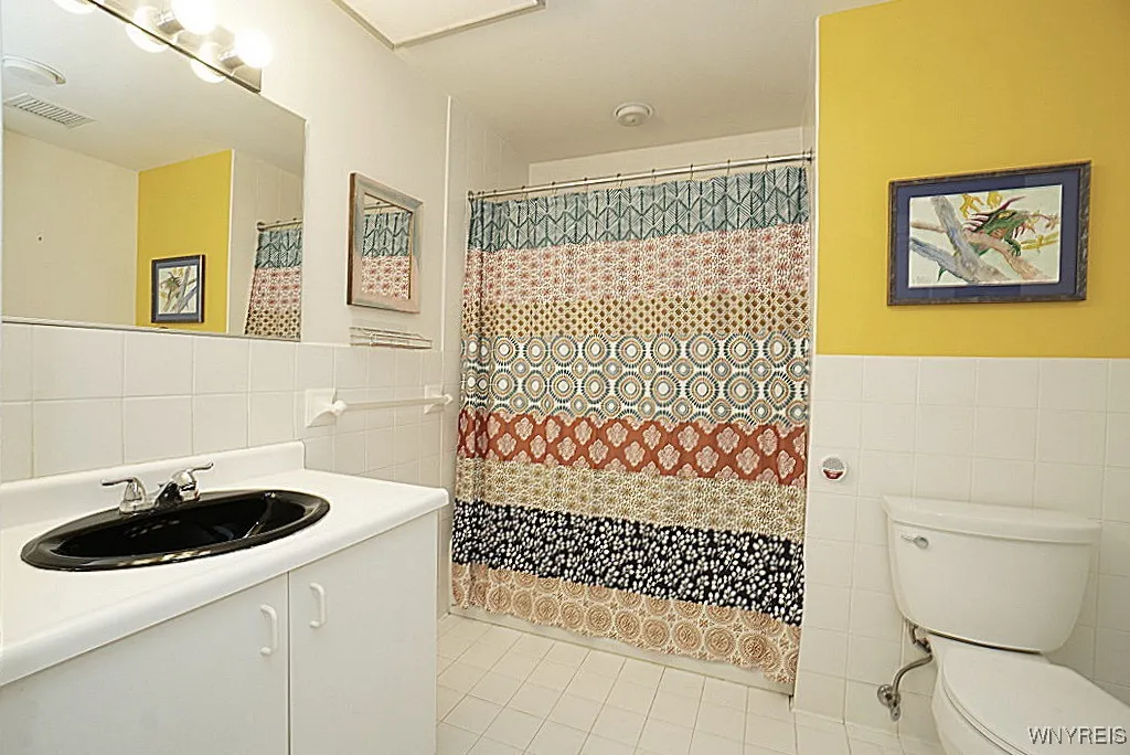75 Ojibwa 301, Buffalo, New York 14202, Buffalo, New York 14202, 2 Bedrooms Bedrooms, 6 Rooms Rooms,2 BathroomsBathrooms,Residential,For Sale,75 Ojibwa 301, Buffalo, New York 14202,0,B1639807