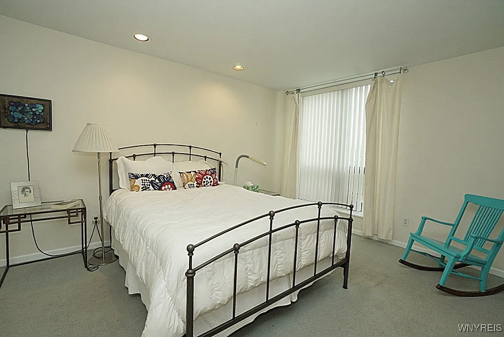 75 Ojibwa 301, Buffalo, New York 14202, Buffalo, New York 14202, 2 Bedrooms Bedrooms, 6 Rooms Rooms,2 BathroomsBathrooms,Residential,For Sale,75 Ojibwa 301, Buffalo, New York 14202,0,B1639807