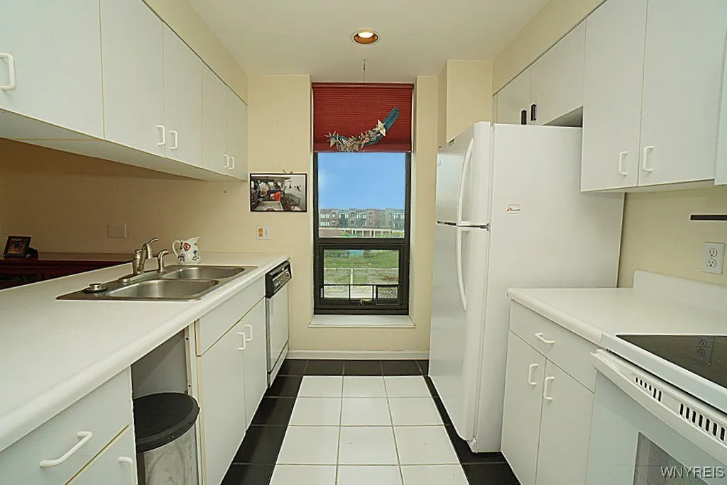 75 Ojibwa 301, Buffalo, New York 14202, Buffalo, New York 14202, 2 Bedrooms Bedrooms, 6 Rooms Rooms,2 BathroomsBathrooms,Residential,For Sale,75 Ojibwa 301, Buffalo, New York 14202,0,B1639807