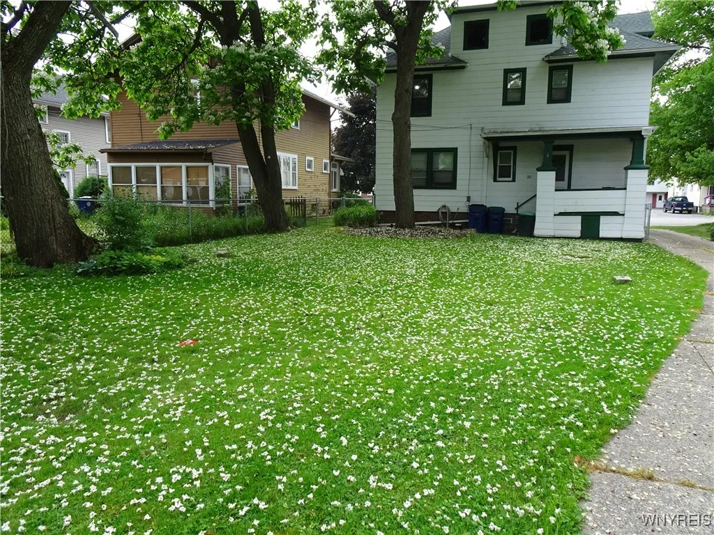 179 Niagara Falls Boulevard, Amherst, New York 142, Amherst, New York 14226, 5 Bedrooms Bedrooms, 9 Rooms Rooms,1 BathroomBathrooms,Residential,For Sale,179 Niagara Falls Boulevard, Amherst, New York 142,0,B1639970