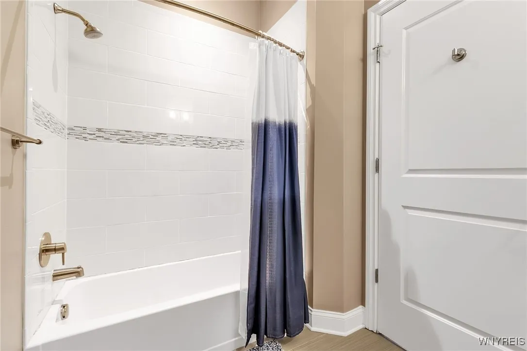 251 Main Street 302, Buffalo, New York 14203, Buffalo, New York 14203, 1 Bedroom Bedrooms, 5 Rooms Rooms,1 BathroomBathrooms,Residential,For Sale,251 Main Street 302, Buffalo, New York 14203,0,B1640114