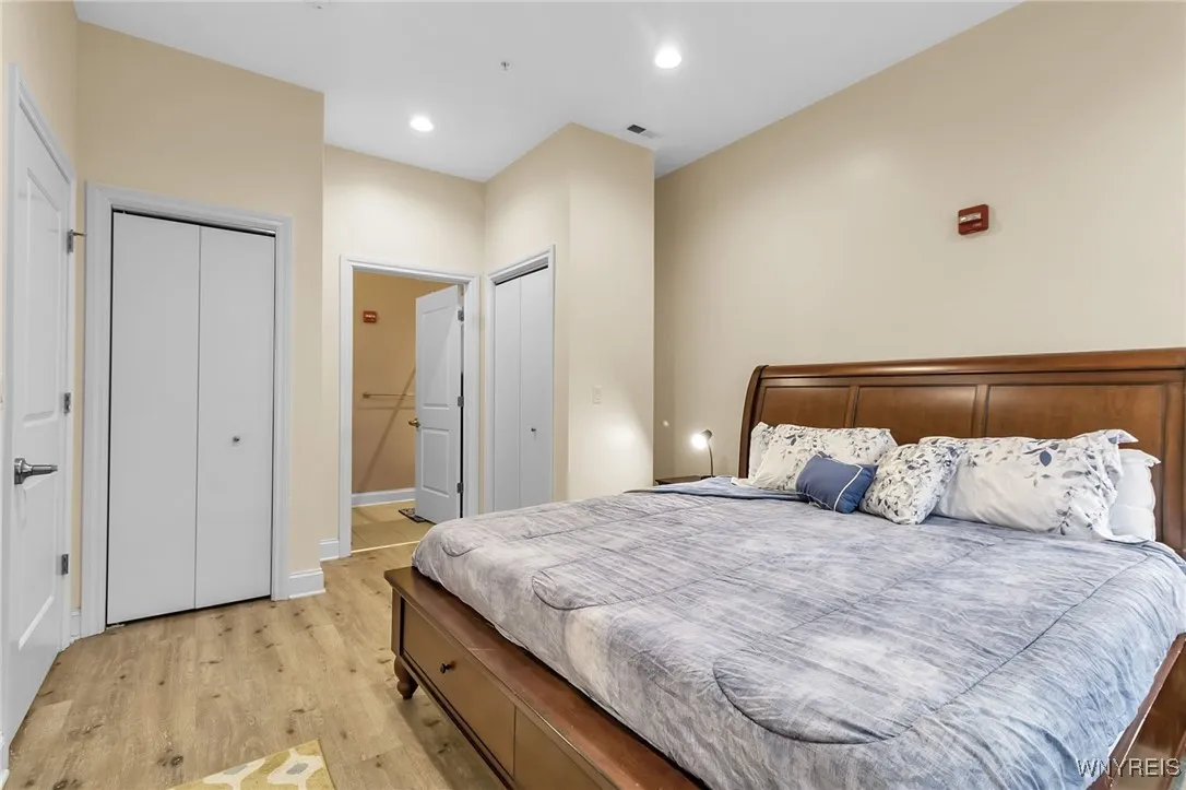 251 Main Street 302, Buffalo, New York 14203, Buffalo, New York 14203, 1 Bedroom Bedrooms, 5 Rooms Rooms,1 BathroomBathrooms,Residential,For Sale,251 Main Street 302, Buffalo, New York 14203,0,B1640114