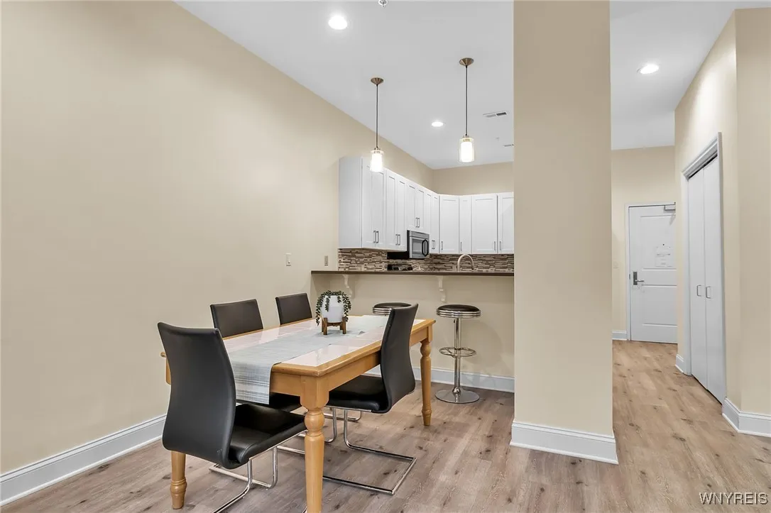 251 Main Street 302, Buffalo, New York 14203, Buffalo, New York 14203, 1 Bedroom Bedrooms, 5 Rooms Rooms,1 BathroomBathrooms,Residential,For Sale,251 Main Street 302, Buffalo, New York 14203,0,B1640114