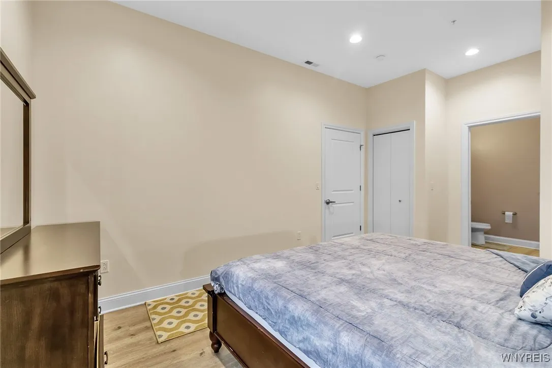 251 Main Street 302, Buffalo, New York 14203, Buffalo, New York 14203, 1 Bedroom Bedrooms, 5 Rooms Rooms,1 BathroomBathrooms,Residential,For Sale,251 Main Street 302, Buffalo, New York 14203,0,B1640114