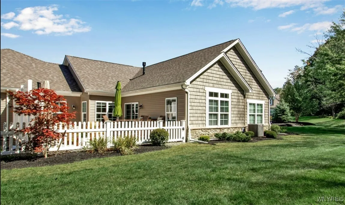 5665 Southwestern Boulevard, Hamburg, New York 140, Hamburg, New York 14075, 2 Bedrooms Bedrooms, 7 Rooms Rooms,2 BathroomsBathrooms,Residential,For Sale,5665 Southwestern Boulevard, Hamburg, New York 140,0,B1639133