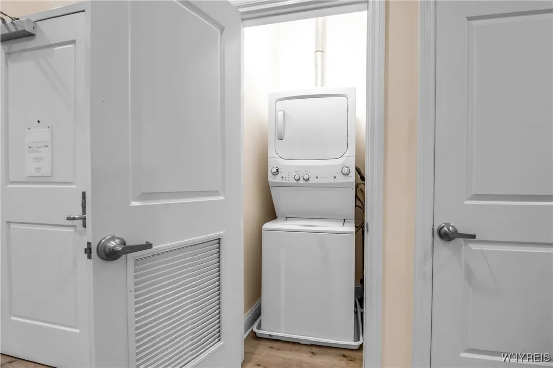 251 Main Street 300, Buffalo, New York 14203, Buffalo, New York 14203, 2 Bedrooms Bedrooms, 6 Rooms Rooms,2 BathroomsBathrooms,Residential,For Sale,251 Main Street 300, Buffalo, New York 14203,0,B1640154