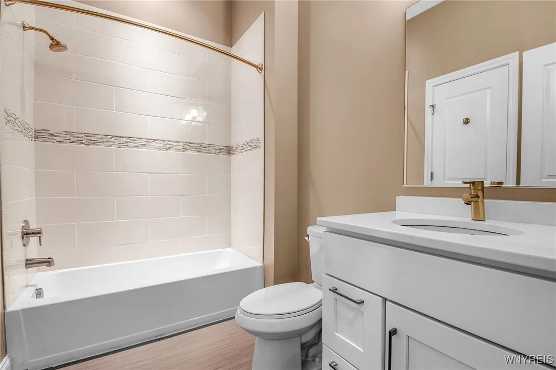251 Main Street 300, Buffalo, New York 14203, Buffalo, New York 14203, 2 Bedrooms Bedrooms, 6 Rooms Rooms,2 BathroomsBathrooms,Residential,For Sale,251 Main Street 300, Buffalo, New York 14203,0,B1640154
