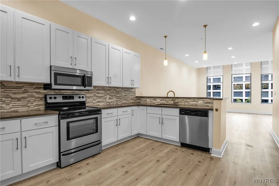 251 Main Street 300, Buffalo, New York 14203, Buffalo, New York 14203, 2 Bedrooms Bedrooms, 6 Rooms Rooms,2 BathroomsBathrooms,Residential,For Sale,251 Main Street 300, Buffalo, New York 14203,0,B1640154
