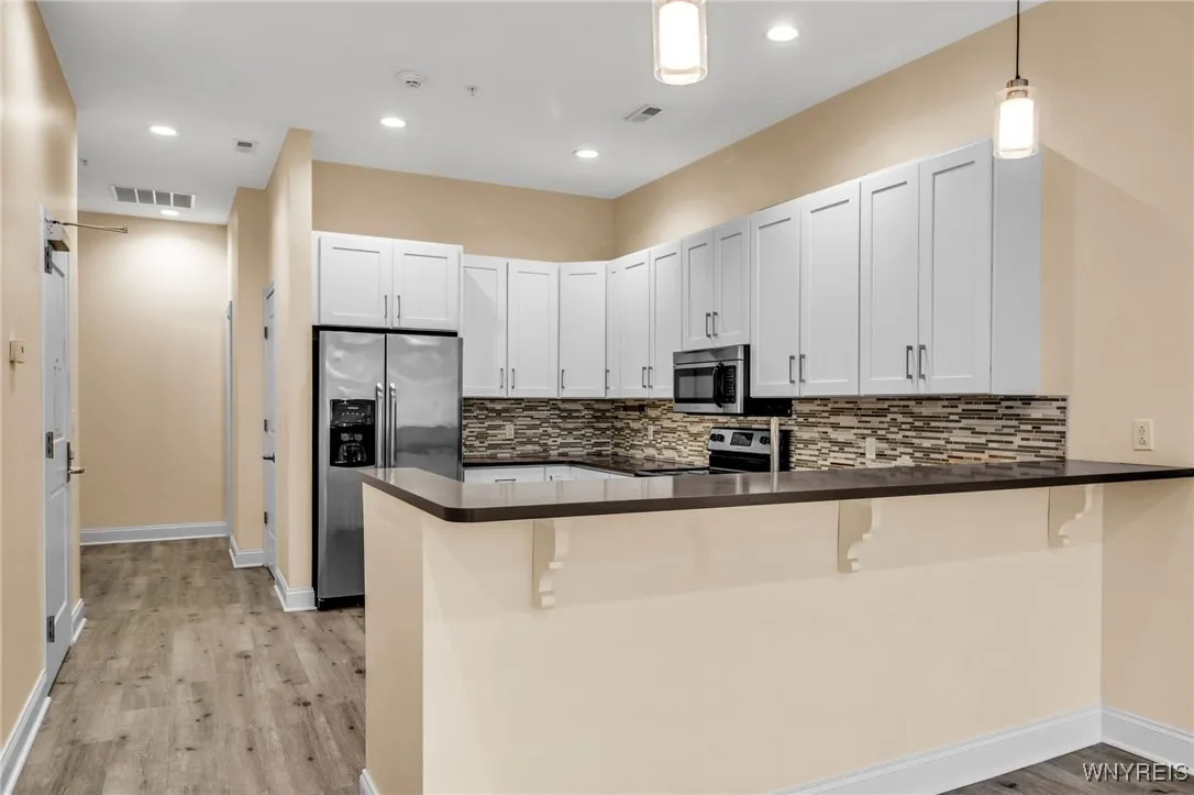 251 Main Street 300, Buffalo, New York 14203, Buffalo, New York 14203, 2 Bedrooms Bedrooms, 6 Rooms Rooms,2 BathroomsBathrooms,Residential,For Sale,251 Main Street 300, Buffalo, New York 14203,0,B1640154