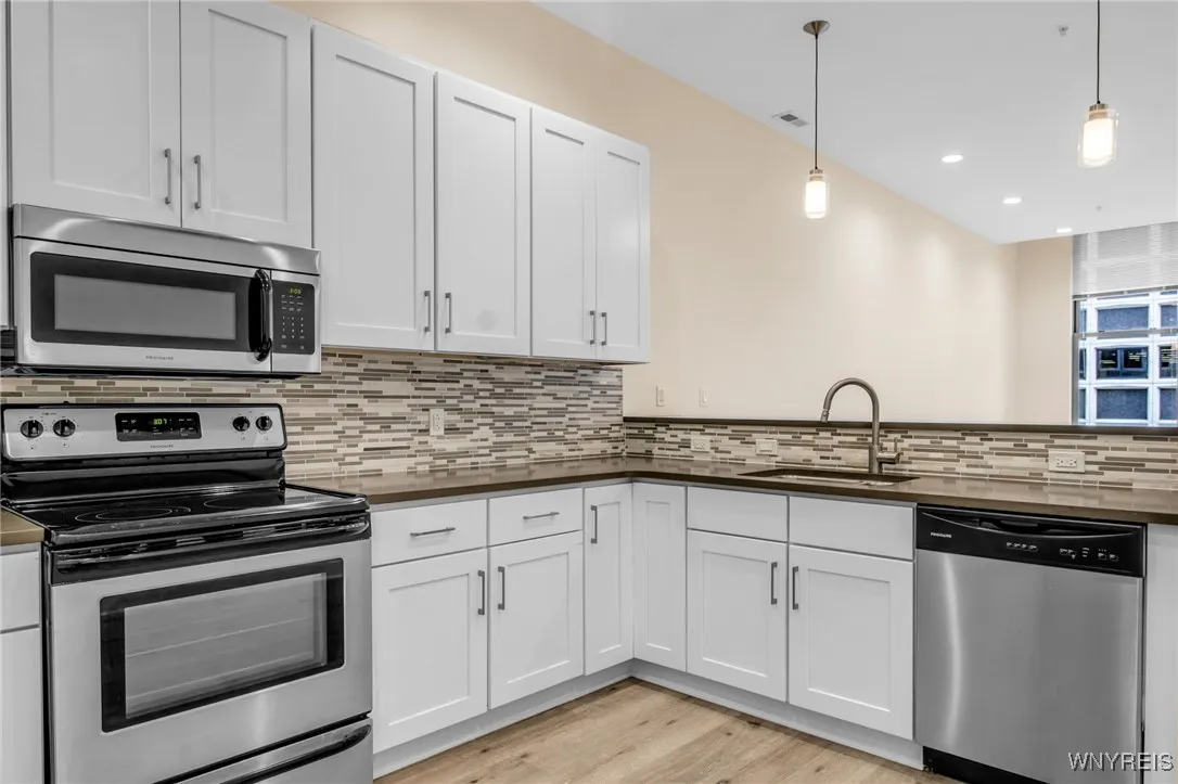 251 Main Street 300, Buffalo, New York 14203, Buffalo, New York 14203, 2 Bedrooms Bedrooms, 6 Rooms Rooms,2 BathroomsBathrooms,Residential,For Sale,251 Main Street 300, Buffalo, New York 14203,0,B1640154