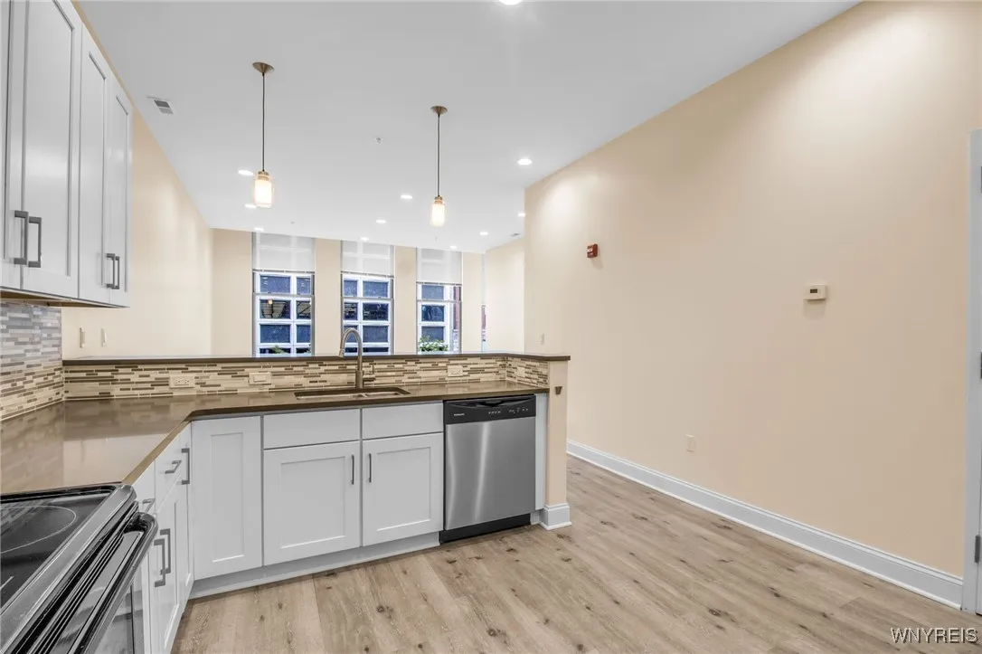 251 Main Street 300, Buffalo, New York 14203, Buffalo, New York 14203, 2 Bedrooms Bedrooms, 6 Rooms Rooms,2 BathroomsBathrooms,Residential,For Sale,251 Main Street 300, Buffalo, New York 14203,0,B1640154