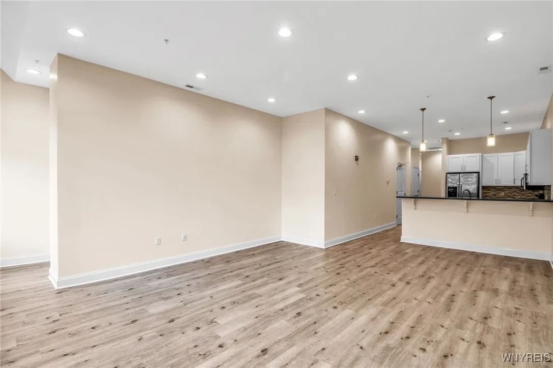 251 Main Street 300, Buffalo, New York 14203, Buffalo, New York 14203, 2 Bedrooms Bedrooms, 6 Rooms Rooms,2 BathroomsBathrooms,Residential,For Sale,251 Main Street 300, Buffalo, New York 14203,0,B1640154