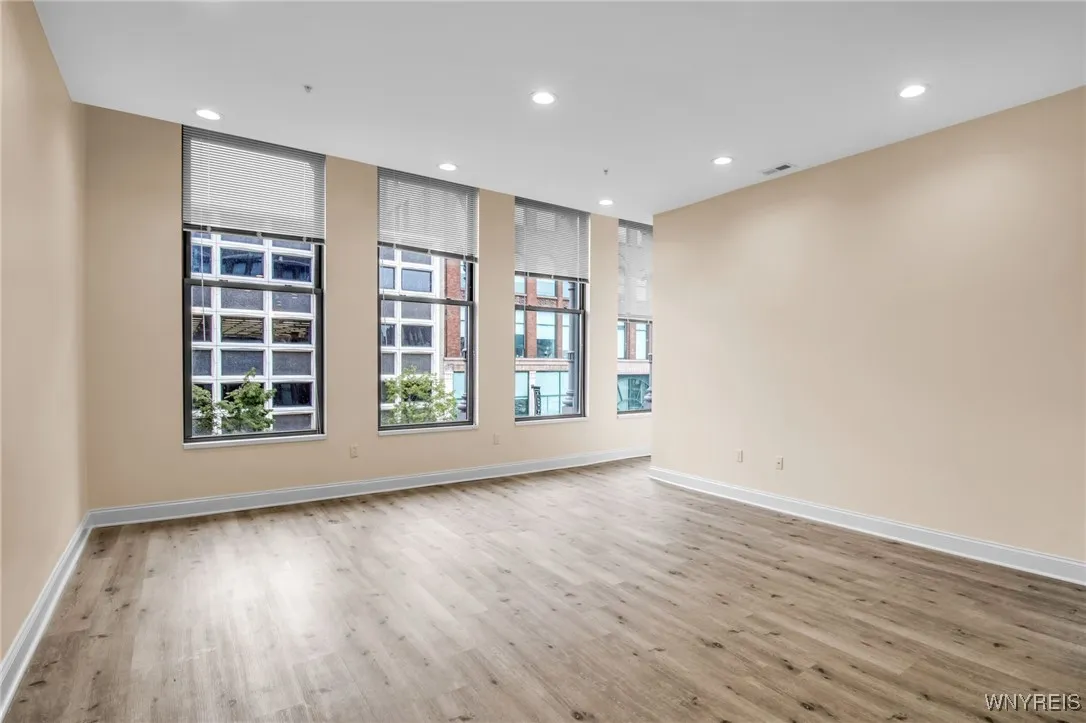 251 Main Street 300, Buffalo, New York 14203, Buffalo, New York 14203, 2 Bedrooms Bedrooms, 6 Rooms Rooms,2 BathroomsBathrooms,Residential,For Sale,251 Main Street 300, Buffalo, New York 14203,0,B1640154