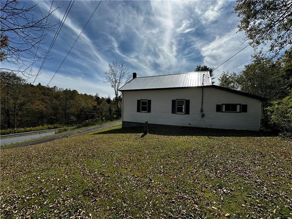 8586 Sands Creek, Hancock, New York 13783, Hancock, New York 13783, 2 Bedrooms Bedrooms, 5 Rooms Rooms,1 BathroomBathrooms,Residential,For Sale,8586 Sands Creek, Hancock, New York 13783,0,R1638025