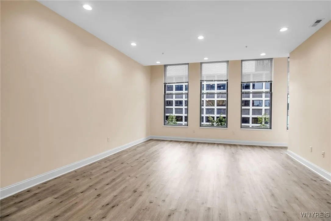 251 Main Street 400, Buffalo, New York 14203, Buffalo, New York 14203, 2 Bedrooms Bedrooms, 6 Rooms Rooms,2 BathroomsBathrooms,Residential,For Sale,251 Main Street 400, Buffalo, New York 14203,0,B1640174