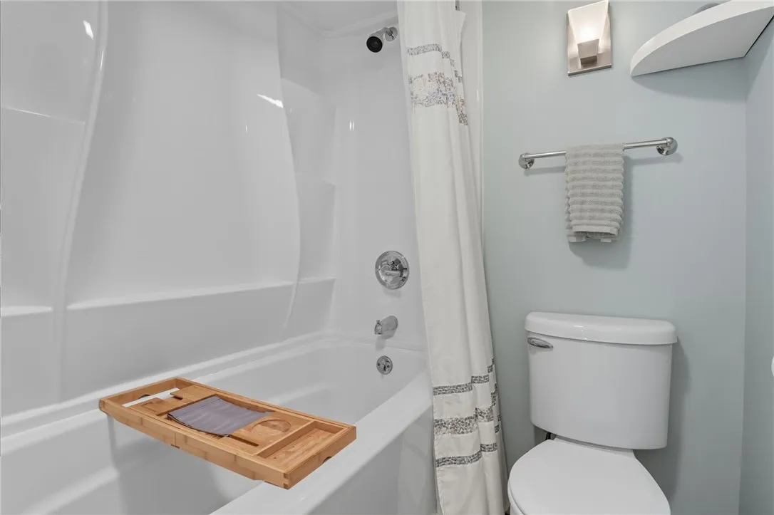 2 Laurie Crescent, Sweden, New York 14420, Sweden, New York 14420, 2 Bedrooms Bedrooms, 6 Rooms Rooms,3 BathroomsBathrooms,Residential,For Sale,2 Laurie Crescent, Sweden, New York 14420,0,R1639982