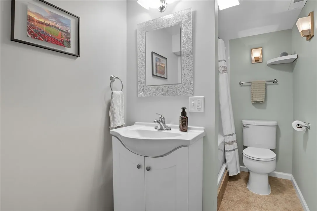 2 Laurie Crescent, Sweden, New York 14420, Sweden, New York 14420, 2 Bedrooms Bedrooms, 6 Rooms Rooms,3 BathroomsBathrooms,Residential,For Sale,2 Laurie Crescent, Sweden, New York 14420,0,R1639982