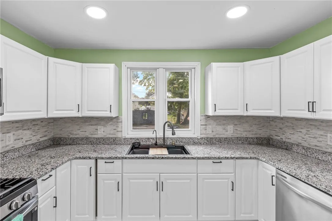 249 Burrows Street, Rochester, New York 14606, Rochester, New York 14606, 5 Bedrooms Bedrooms, 10 Rooms Rooms,2 BathroomsBathrooms,Residential,Closed,249 Burrows Street, Rochester, New York 14606,0,R1639416